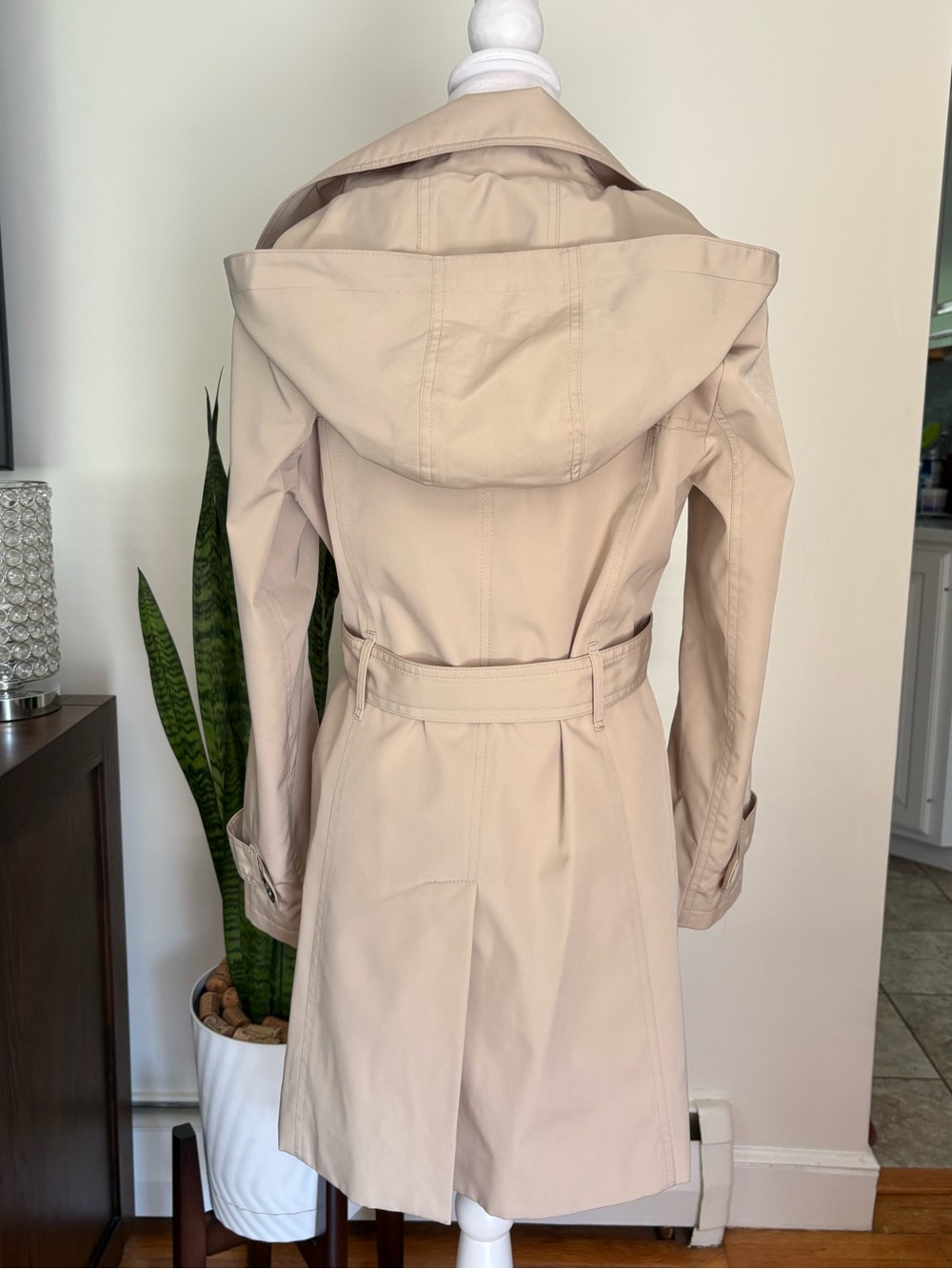 🎾London Fog Women's Light Beige Trench Coat with Belt - Picture 5 of 10